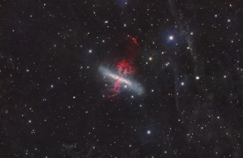 M82: Starburst Galaxy with a Superwind image