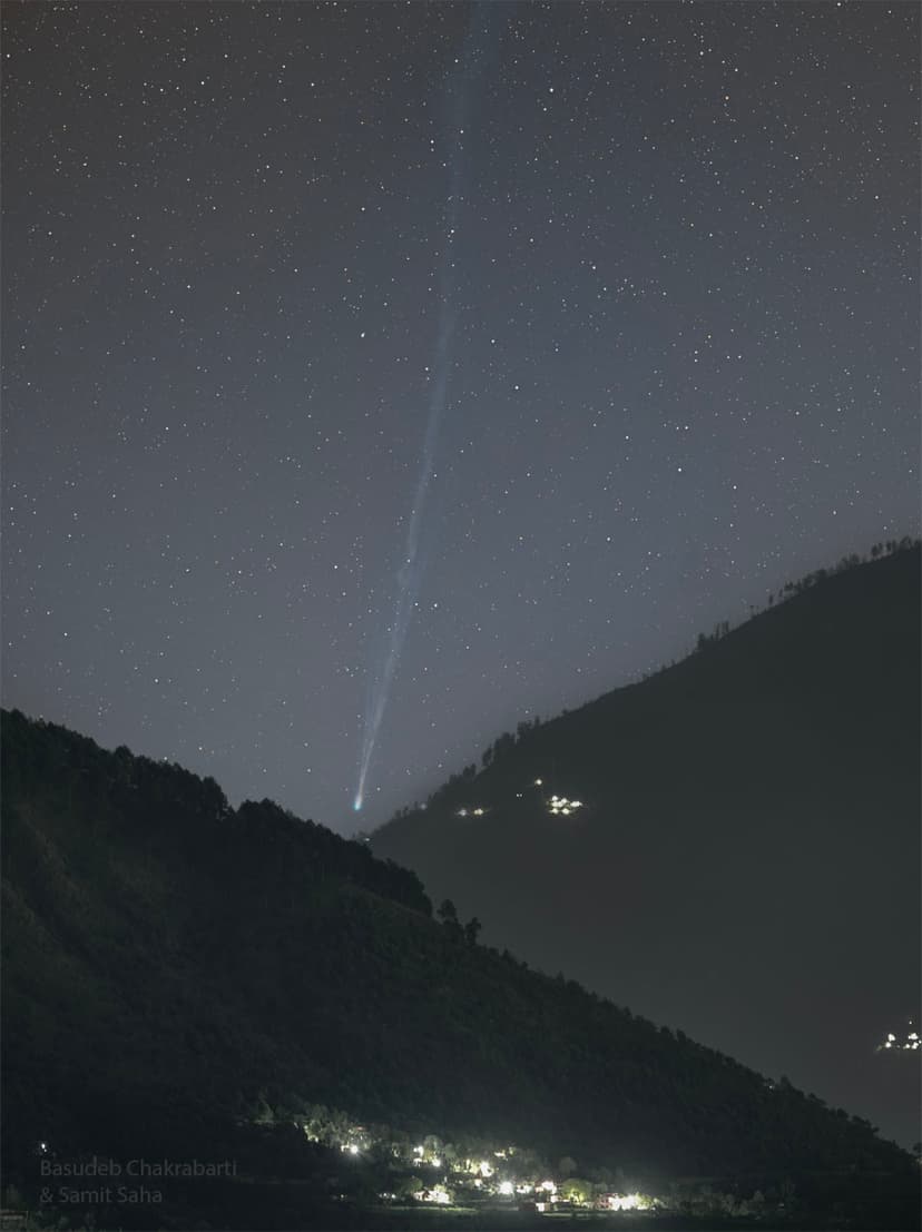 Comet R3 PanSTARRS over a Himalayan Valley image