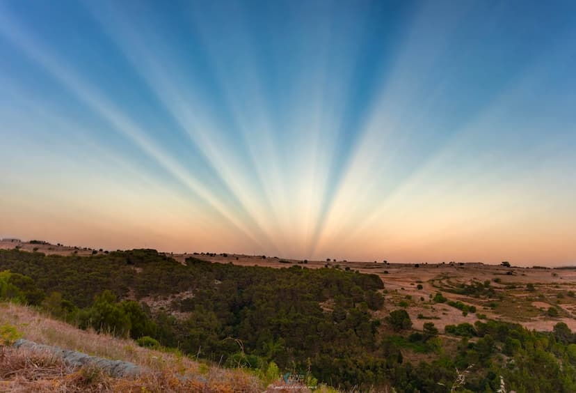 Anticrepuscular Rays over Sicily image