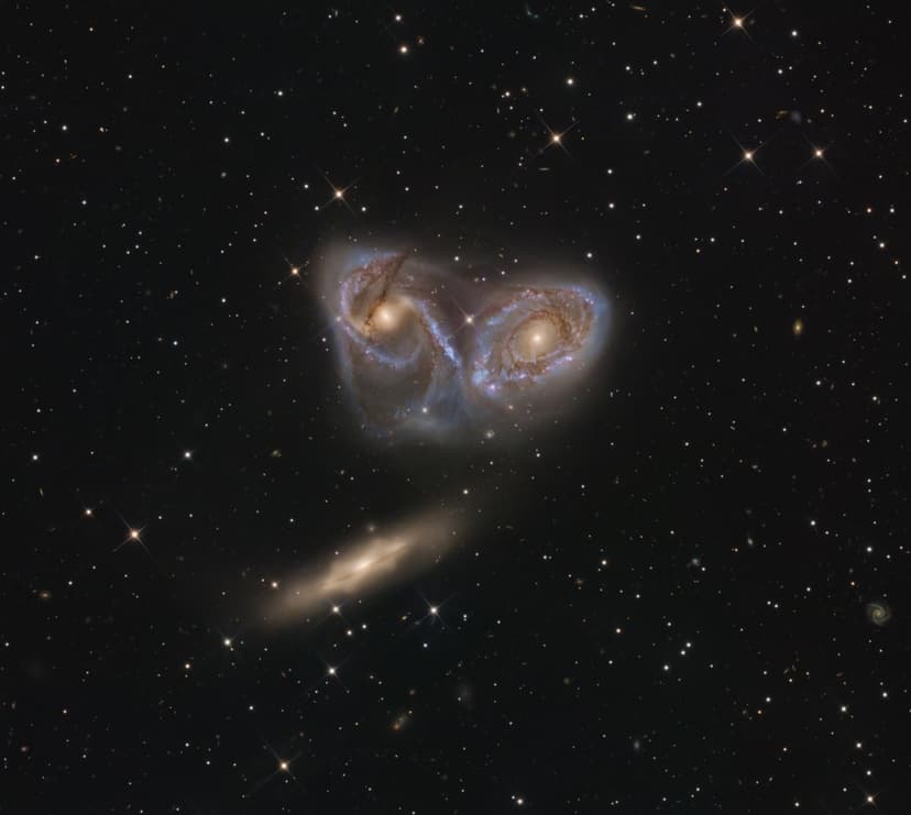 Three Galaxies in Pavo image