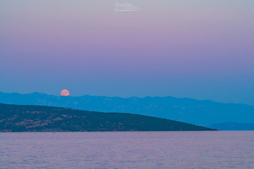 Buck Moon and Belt of Venus image